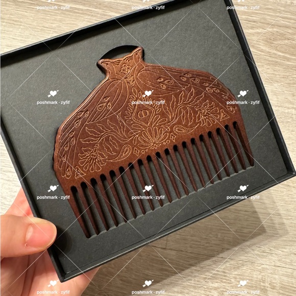 Dior Wooden Comb [Perfect Gift for Xmas] - Picture 3 of 5